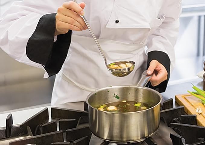 Winware Stainless Steel 3 Quart Sauce Pan with Cover