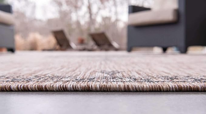 Unique Loom Outdoor Traditional Collection Area Rug - Antique (4' 1" x 6' 1" Rectangle, Beige/ Black)