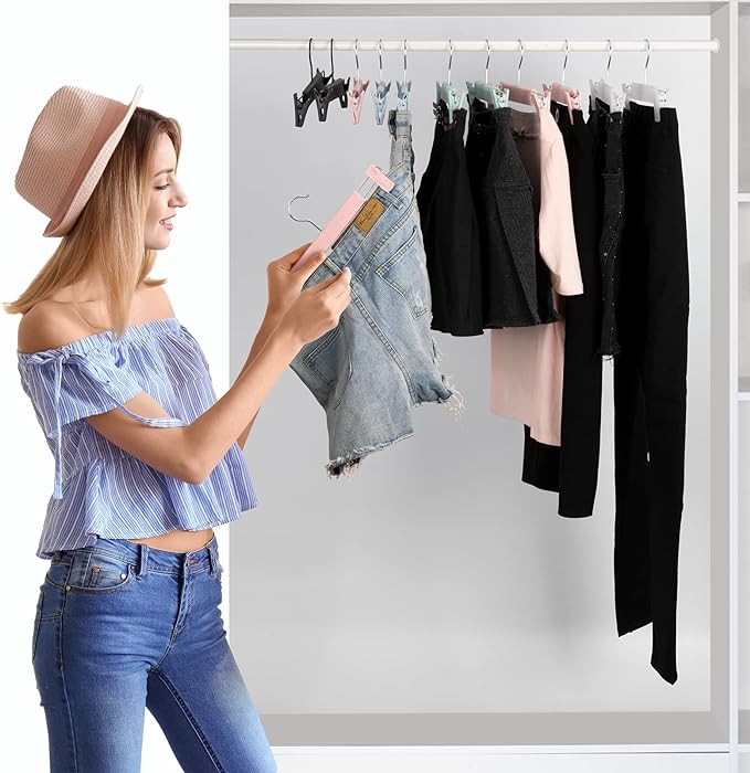 Skirt Hangers，Pants Hangers with Clips，360 ° Swivel Hooks Space Saving Hangersfor Pants, Skirts, Clothes, Jeans (30 Pack, Pink)