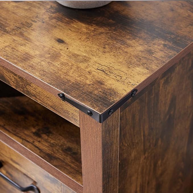 Farmhouse Nightstand with Charging Station & Drawers, Brown Wood Bedside Table, End Table with 2 Storage Drawers & USB Ports for Bedroom, Dorm，Brown