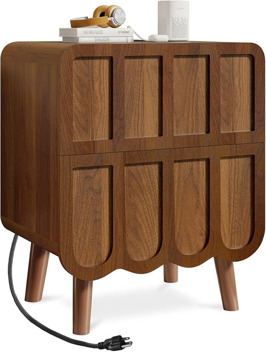 LYNCOHOME Nightstand with Charging Station, 18.9 inch Wide End Table with 2 Drawers, Modern Wood Bedside Table Mid Century Modern Night Stand for Bedroom (Rustic Brown)