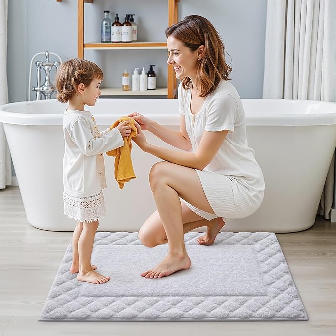 LUMI Bathroom Rugs, Ultra Soft Absorbent Bath Mat for Shower, Non Slip Washable Bath Rugs with Rubber Backing, Microfiber Plush Quick Dry Floor Mat for Bathtub, Floor, White, 24x43