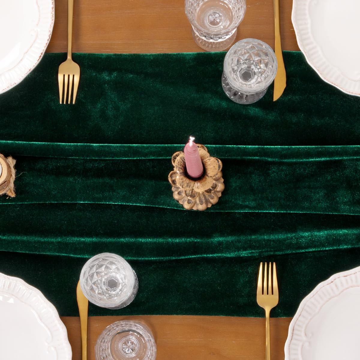 Socomi Green Velvet Table Runner Christmas Cloth Decor 20 x 120 Inches 10ft Fabric Emerald Green Luxurious Thanksgiving Wedding Runner for New Year Bridal Shower
