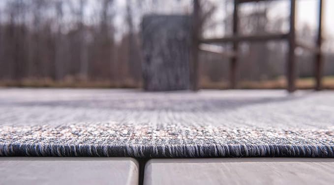 Unique Loom Outdoor Traditional Collection Area Rug - Antique (4' 1" x 6' 1" Rectangle, Charcoal Gray/ Natural)