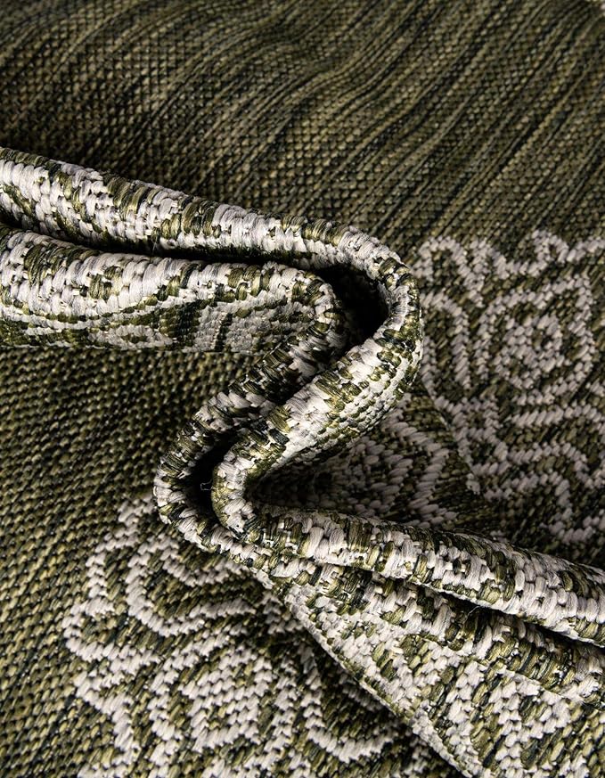 Unique Loom Outdoor Traditional Collection Area Rug - Antique (7' 10" Round Green/Ivory)
