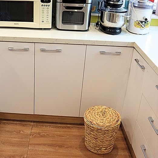 KOLWOVEN Wicker Trash Can with Lid in Bedroom, Bathroom - Trash Can in Office - Boho Woven Wicker Waste Basket - Office Garbage Cans for Under Desk (Water Hyacinth, Medium (D11 X H11))