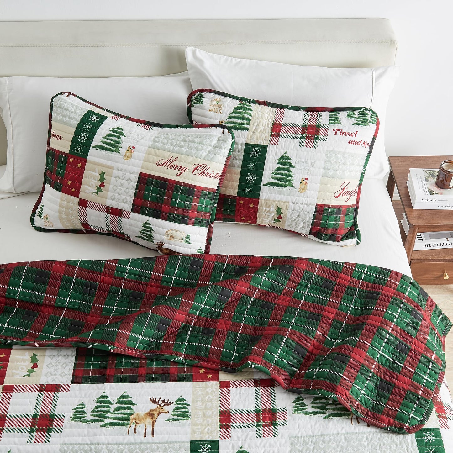 Great Bay Home Full/Queen Size Christmas Quilt Set with Shams - Vibrant, Cheerful, Christmas Prints - Reversible Holiday Seasonal Bedspread with Matching Shams (Full/Queen, Holiday Patchwork)
