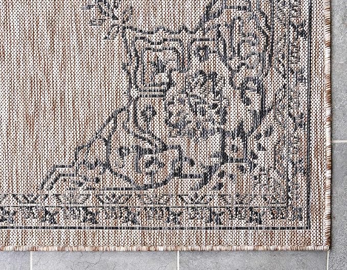 Unique Loom Outdoor Traditional Collection Area Rug - Antique (4' 1" x 6' 1" Rectangle, Beige/ Black)