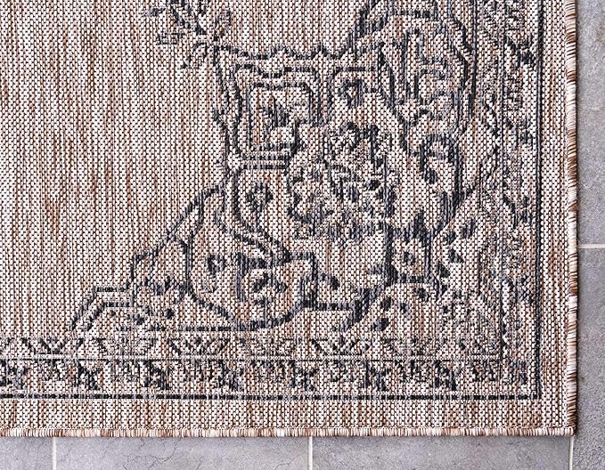 Unique Loom Outdoor Traditional Collection Area Rug - Antique (4' 1" x 6' 1" Rectangle, Beige/ Black)